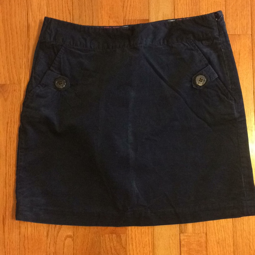 Women’s vineyard vines skirt. Navy corduroy. Siz6.